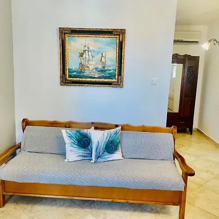 Arietta Santorini