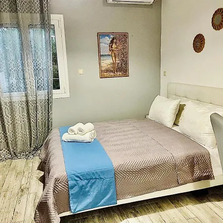 Arietta Santorini